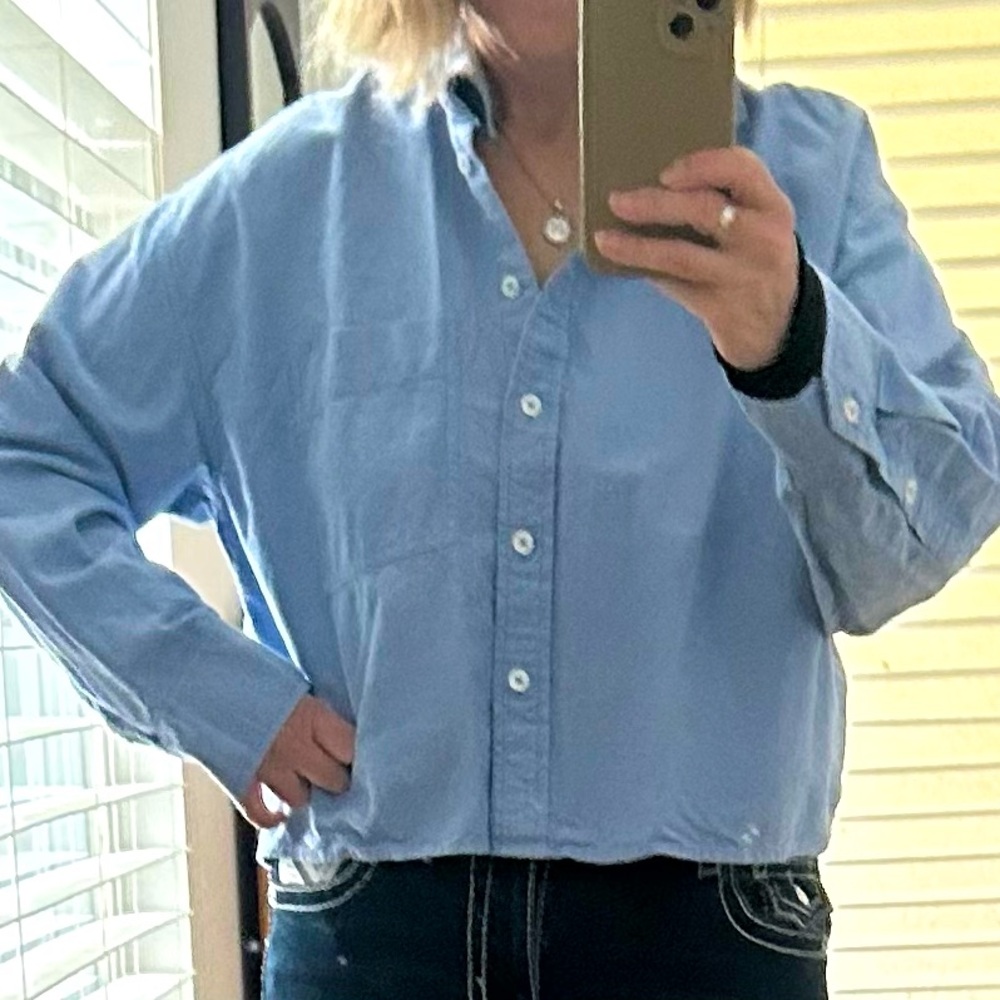 Light Blue Cropped Button-Up Shirt M